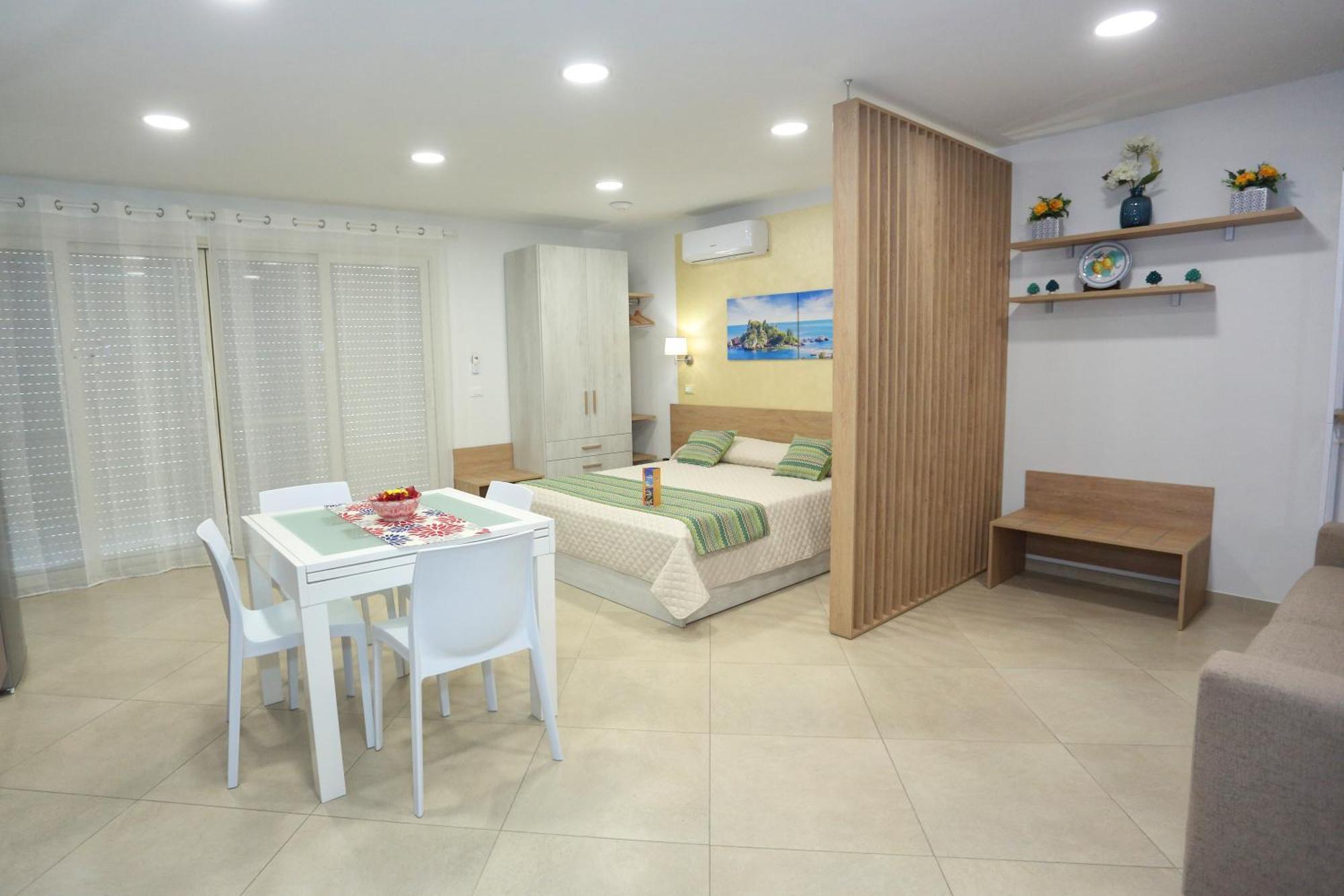 Theos Holidays Apartments Giardini Naxos Dış mekan fotoğraf