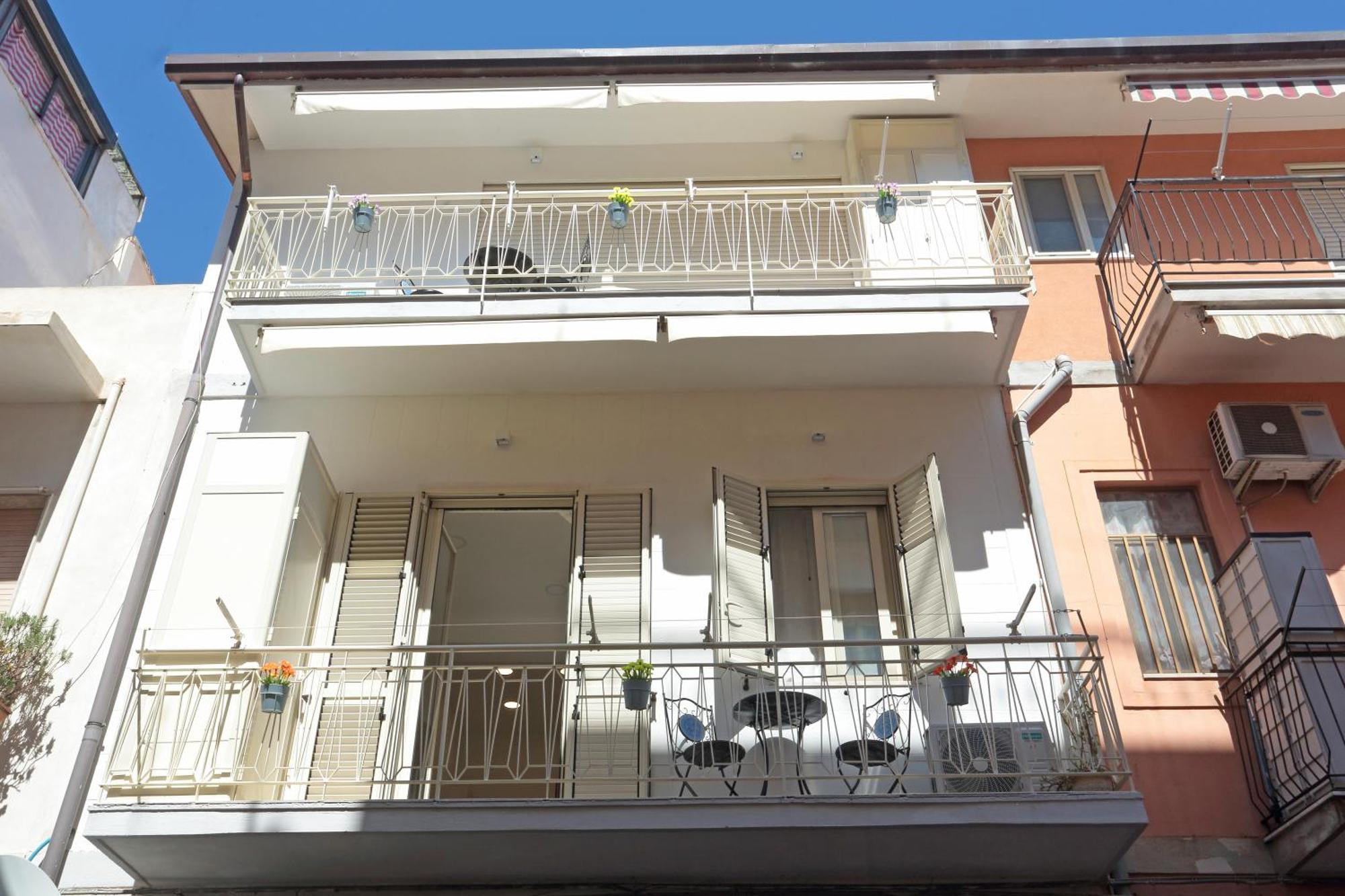 Theos Holidays Apartments Giardini Naxos Dış mekan fotoğraf